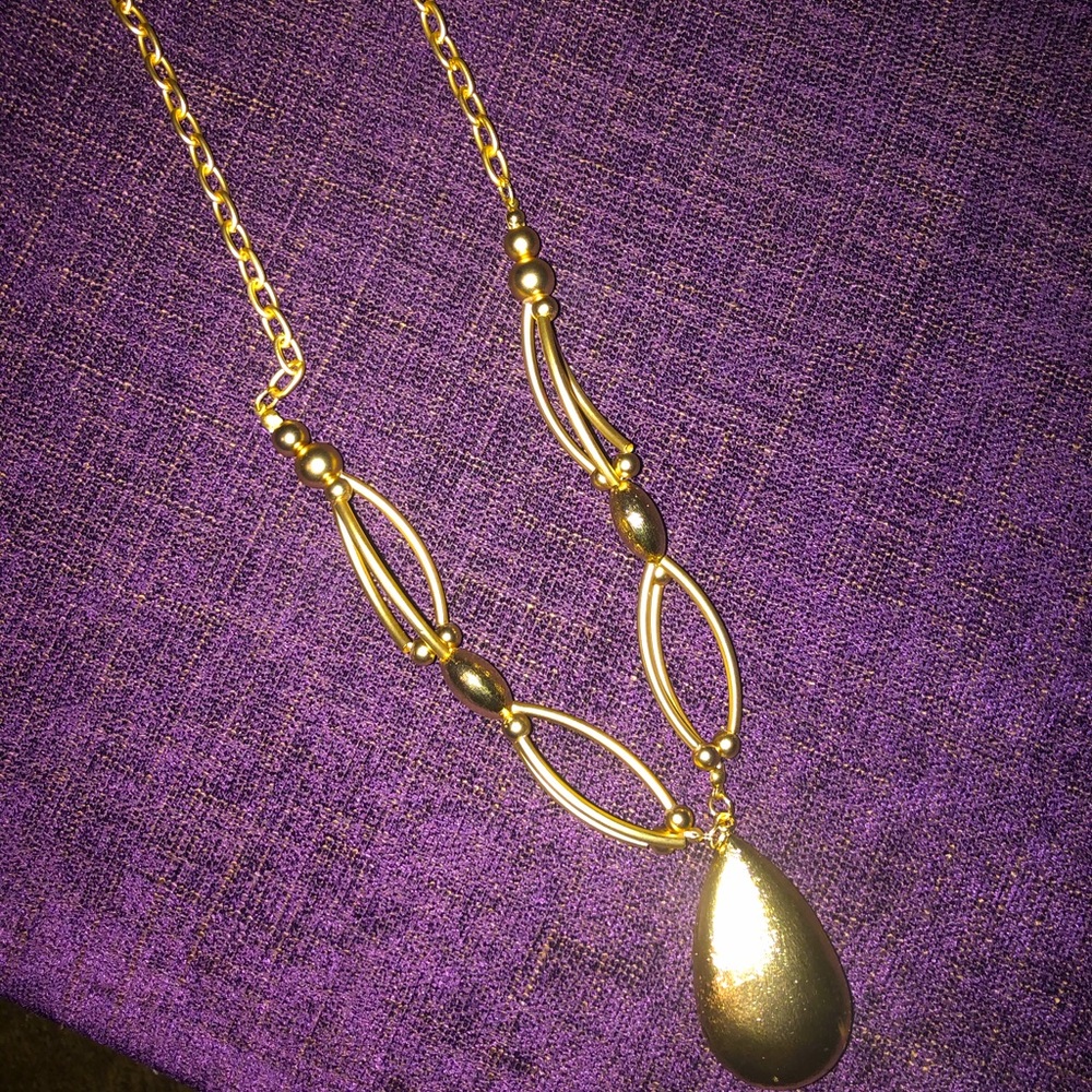 GOLD NECKLACE